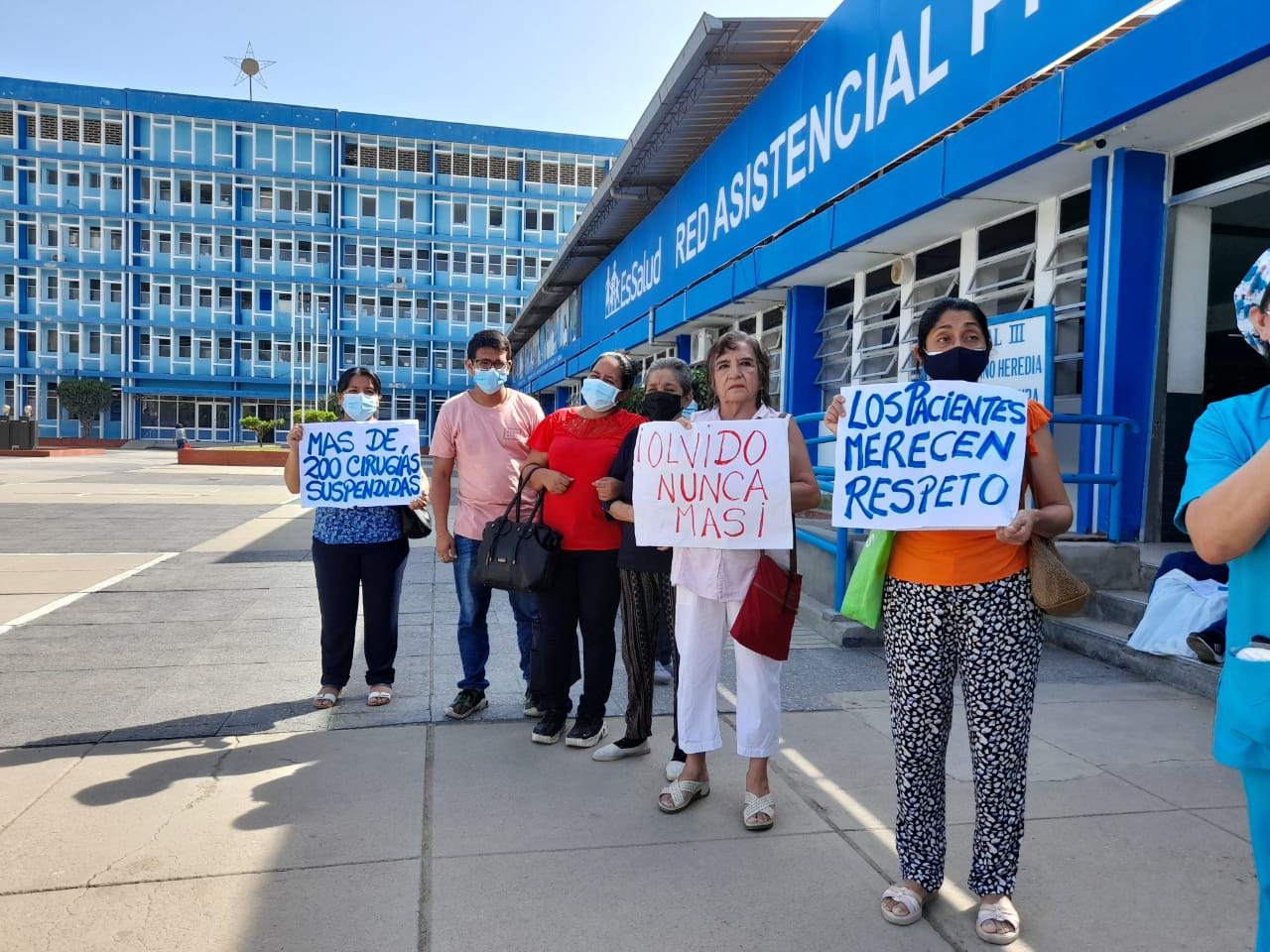 Piura: pacientes protestaron por reprogramación de citas en el hospital regional