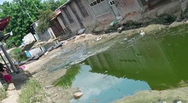 Piura: moradores llevan un mes viviendo entre aguas servidas