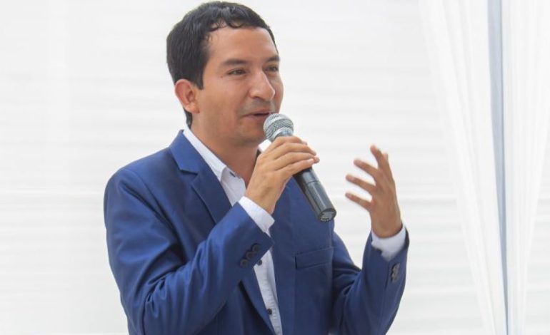 Suspenden por 30 días a Víctor Febre, alcalde de Veintiséis de Octubre