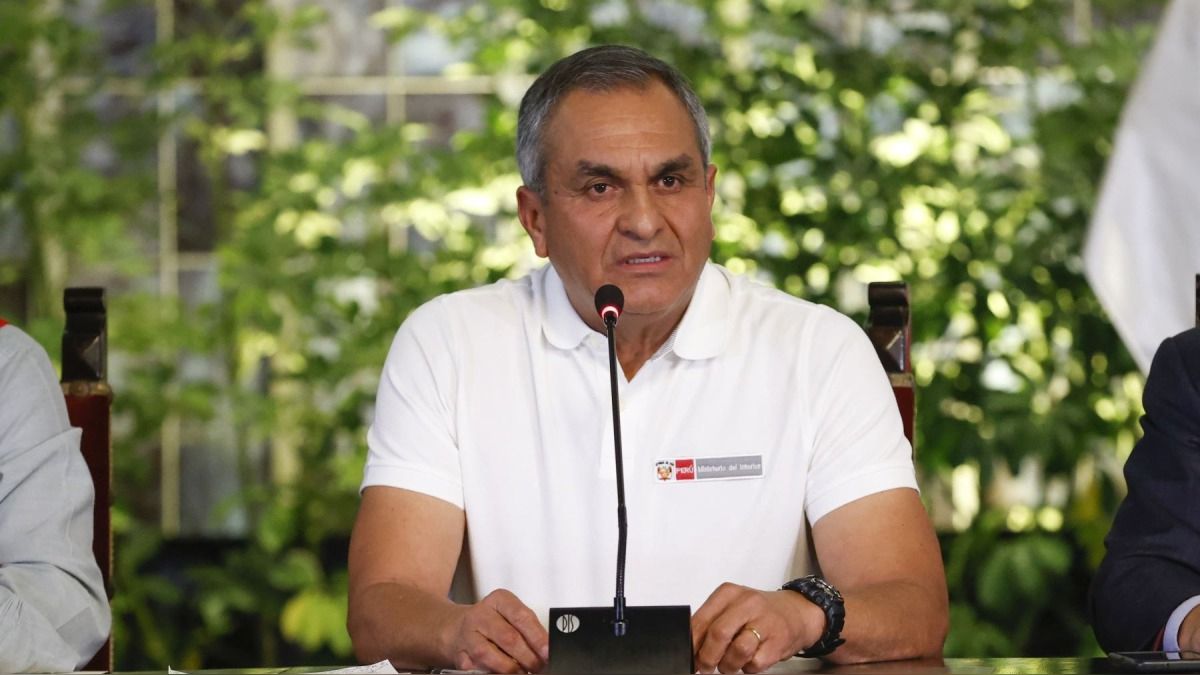 Ministro del Interior asegura que un promedio de cinco mil venezolanos buscan salir del Perú