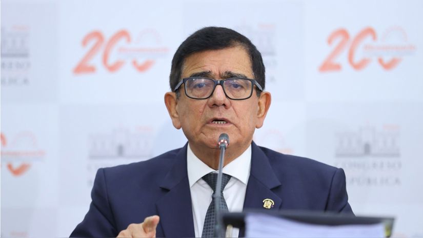 José Williams dice no estar “totalmente de acuerdo” con bono de S/9.900 para trabajadores del Congreso