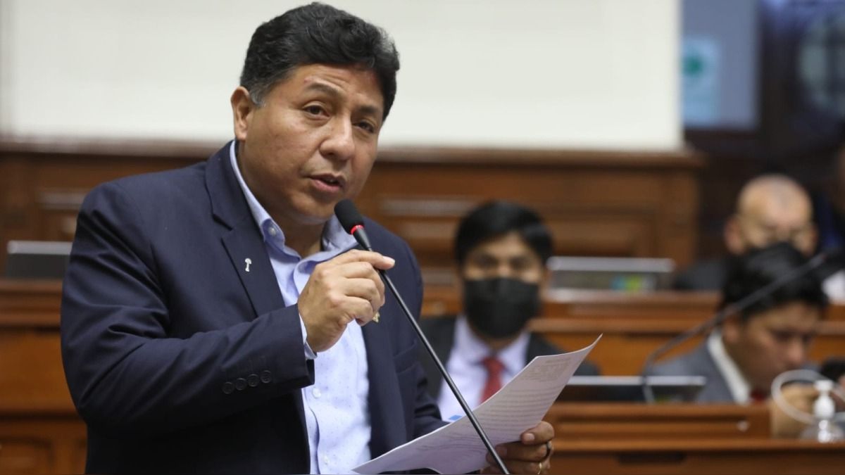 Denuncian que congresistas piden reembolso por combustible a pesar de no realizar actividades legislativas