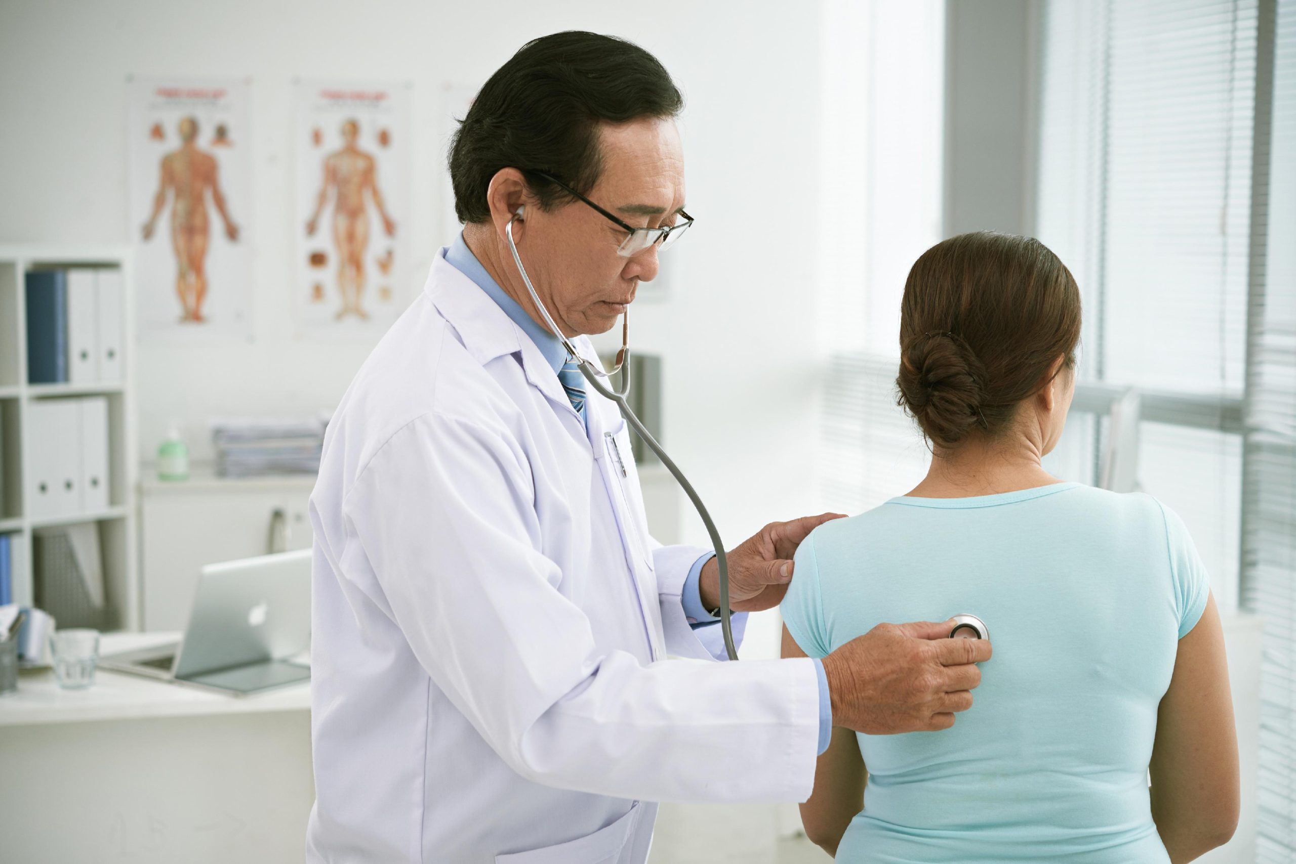 Aumentan a 98 las muertes por neumonía y recomiendan decretar alerta epidemiológica