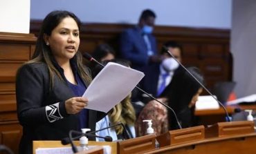 Comisión de Ética verá este lunes el caso de Heidy Juárez por recorte de sueldos