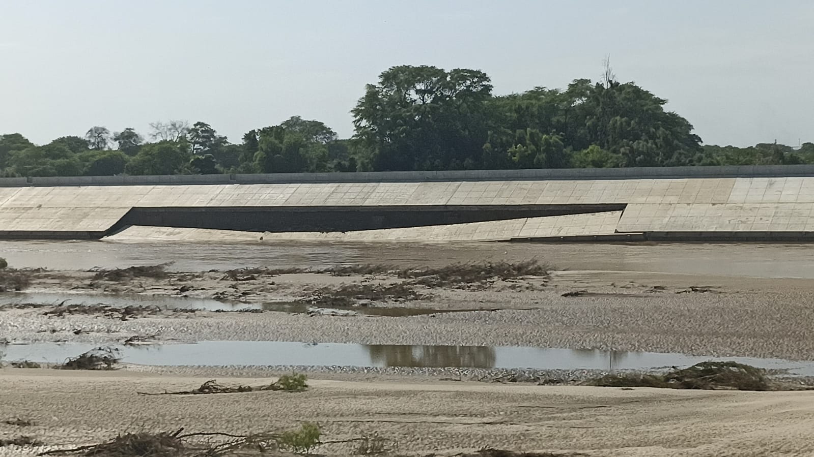 Piura: Decano del Colegio de Ingenieros pide revisar los tramos de las defensas ribereñas para evitar más colapsos