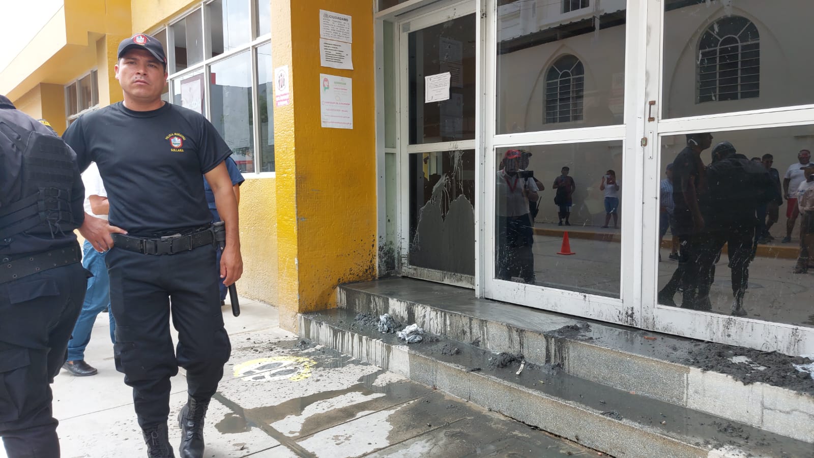 Sullana: moradores de Santa Teresita arrojaron aguas servidas en la comuna