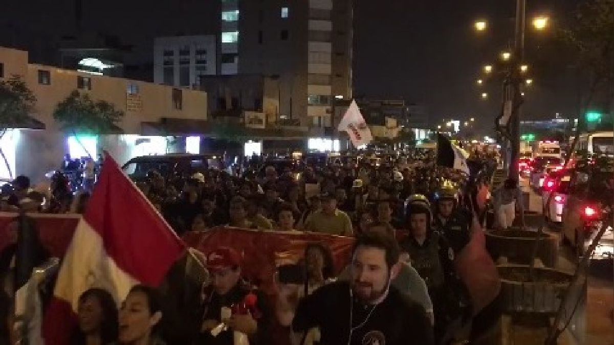 Ciudadanos salieron a las calles del centro de Lima para protestar contra el Congreso y Dina Boluarte