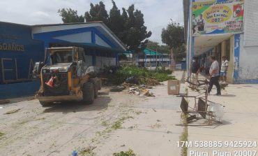 Municipalidad de Piura retira residuos sólidos de I.E. "Enrique López Albújar"