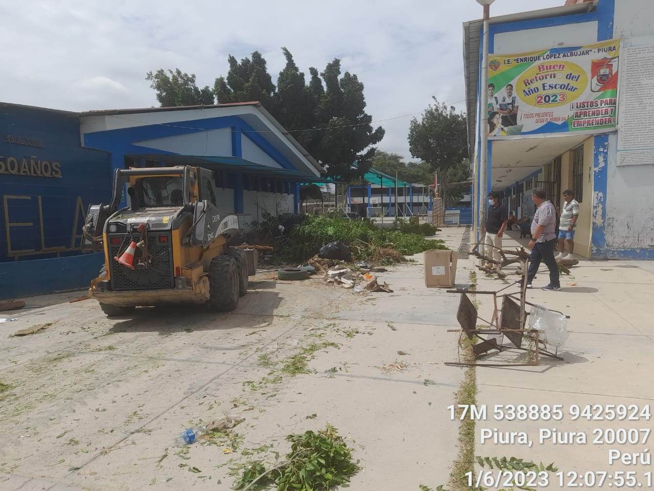 Municipalidad de Piura retira residuos sólidos de I.E. “Enrique López Albújar”