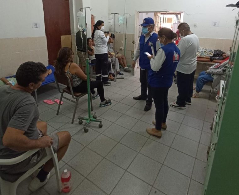 Piura: pacientes son atendidos en sillas por falta de camillas en Cesamica