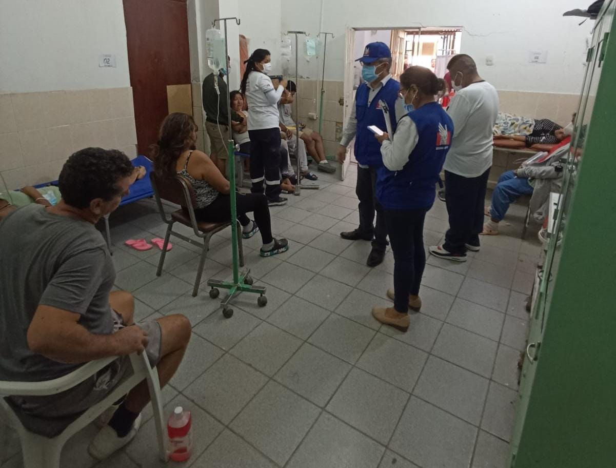 Piura: pacientes son atendidos en sillas por falta de camillas en Cesamica