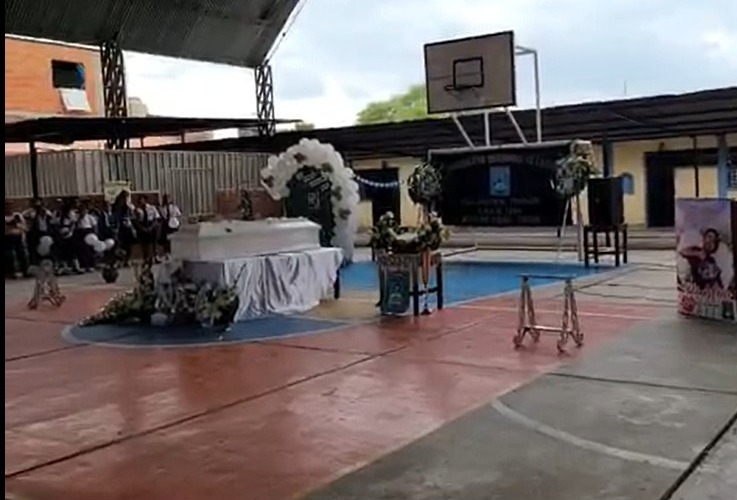 Piura: rinden homenaje a escolar de la I.E Magdalena Seminario que falleció a causa del dengue