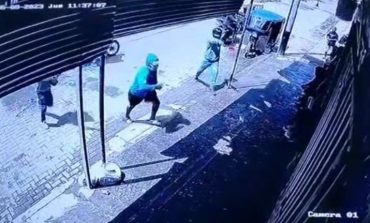Sullana: mujer arroja 20 mil soles a la calle para evitar que delincuentes la asesinen durante asalto