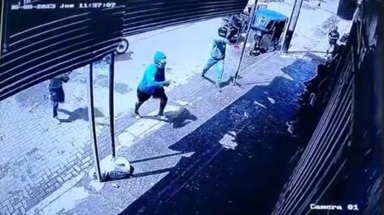 Sullana: mujer arroja 20 mil soles a la calle para evitar que delincuentes la asesinen durante asalto