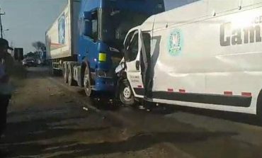 Piura: conductor de minivan que pertenece a la funeraria Camacho fallece en trágico accidente