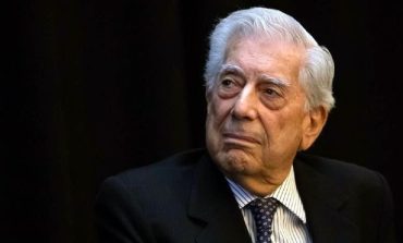 Mario Vargas Llosa se encuentra hospitalizado por COVID-19 en España