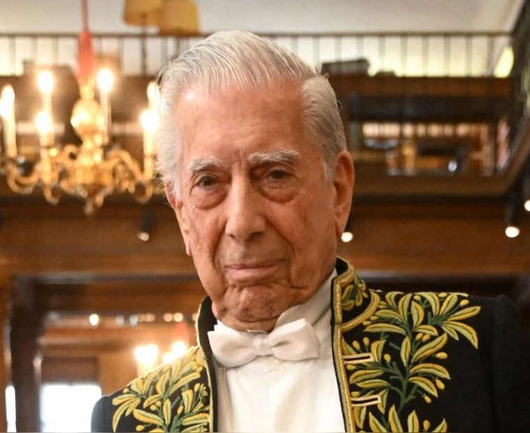 Mario Vargas Llosa superó la COVID-19 y recibió el alta médica