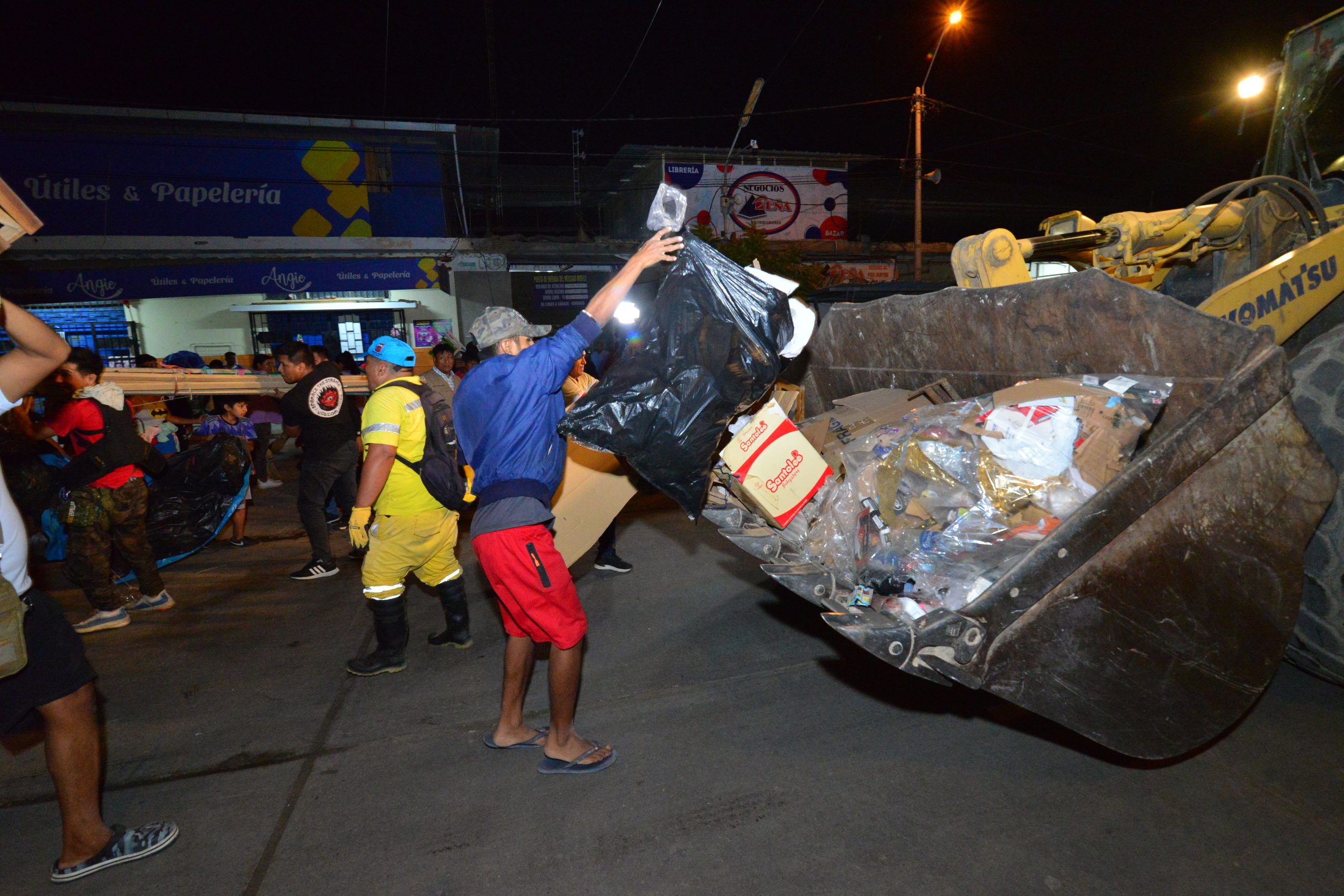 Piura: limpian los espacios del Complejo del Mercados