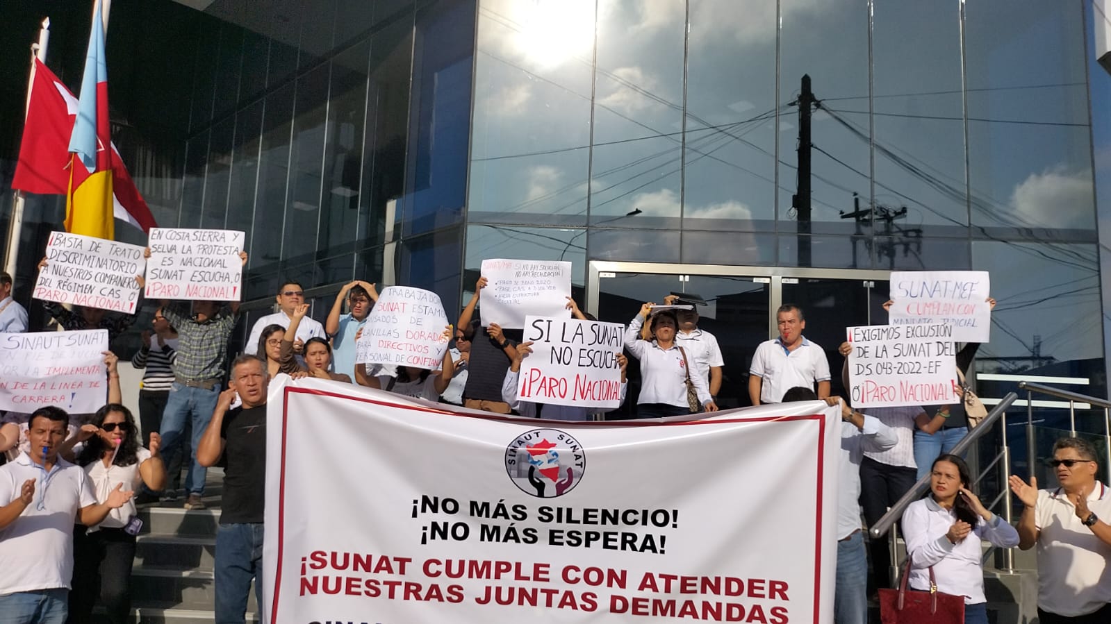 Piura: más de 350 trabajadores de Sunat piden el cumplimiento de mandato judicial y beneficios