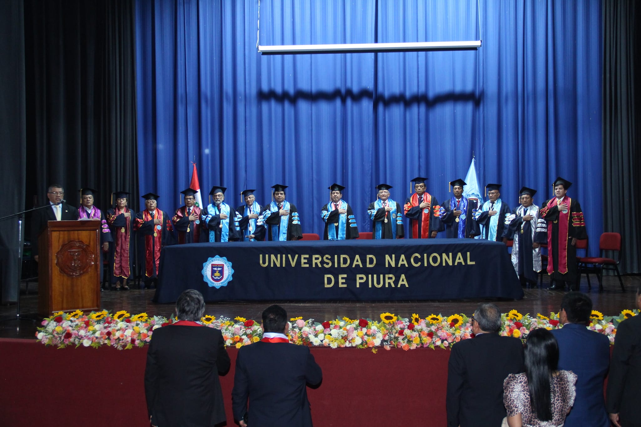 Pese a las críticas, la UNP regaló la distinción de Doctor Honoris Causa a congresistas
