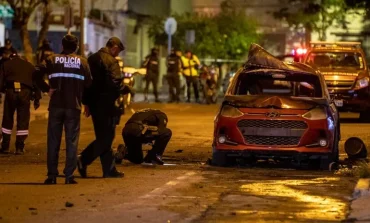 Ecuador: auto incendiado seguido de explosiones genera tensión en Quito