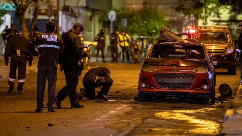Ecuador: auto incendiado seguido de explosiones genera tensión en Quito