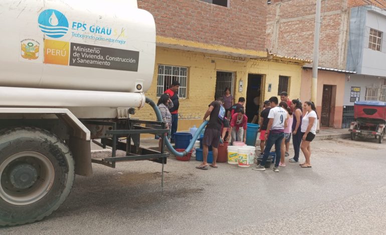 Con cinco cisternas atienden puntos críticos en la ciudad de Piura