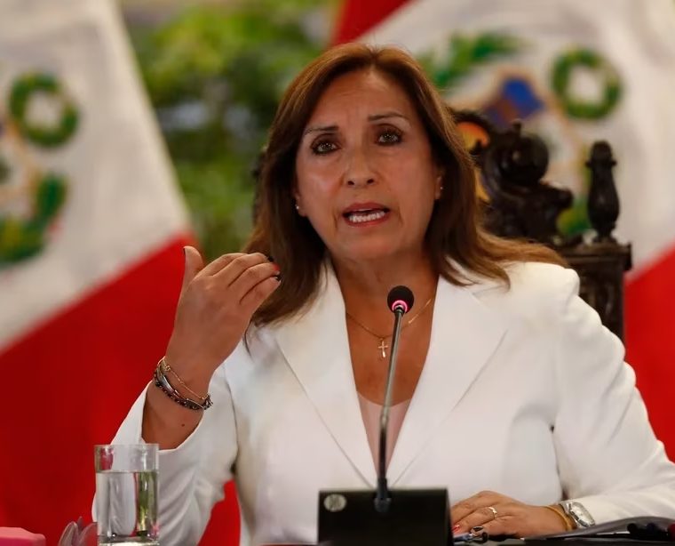 Perú Libre recolecta firmas para presentar una moción de vacancia contra Dina Boluarte