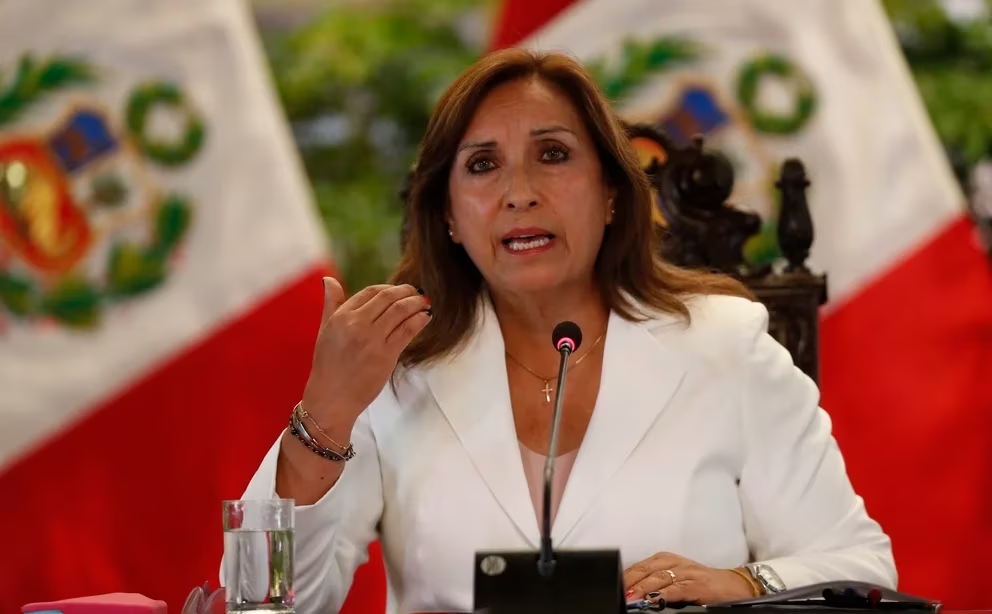 Perú Libre recolecta firmas para presentar una moción de vacancia contra Dina Boluarte
