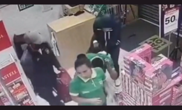 Sullana: En minutos delincuentes roban en librería Tai Loy
