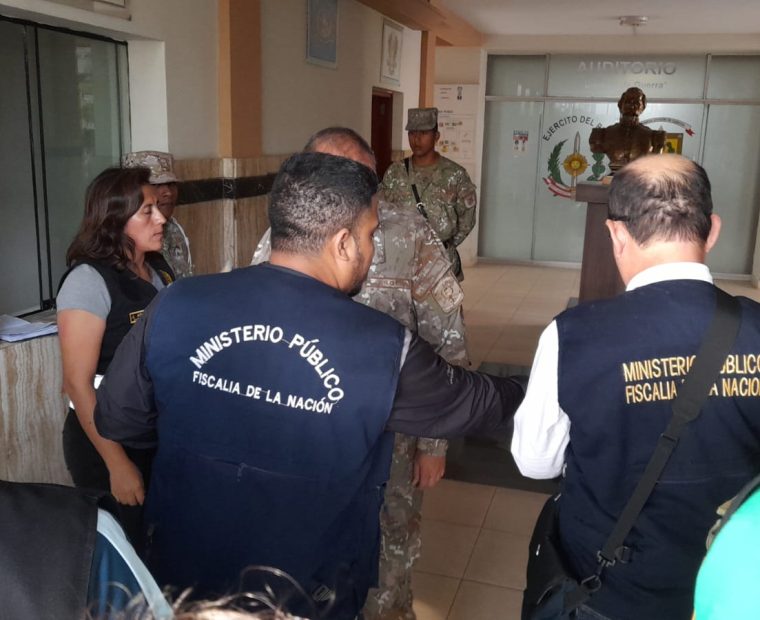 Piura: allanan oficinas del Ejército y detienen a general Henry Acosta