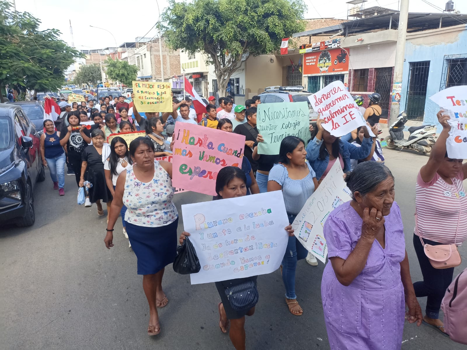 Piura: padres y docentes exigen continuidad de obras en I.E. 20073 de La Campiña