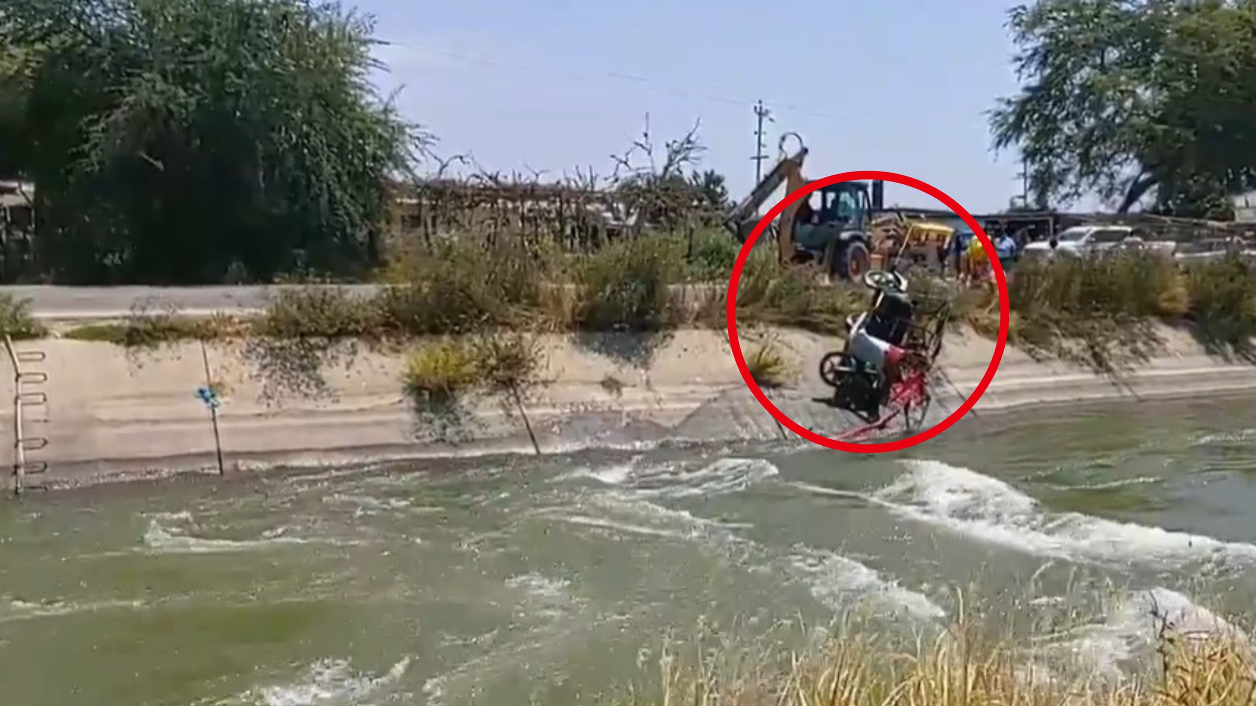 Tragedia en el Canal Daniel Escobar: dos jóvenes desaparecidos después de caer de una mototaxi