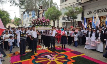 Habitantes de Piura se unen en una emotiva procesión para honrar a Santa Rosa de Lima