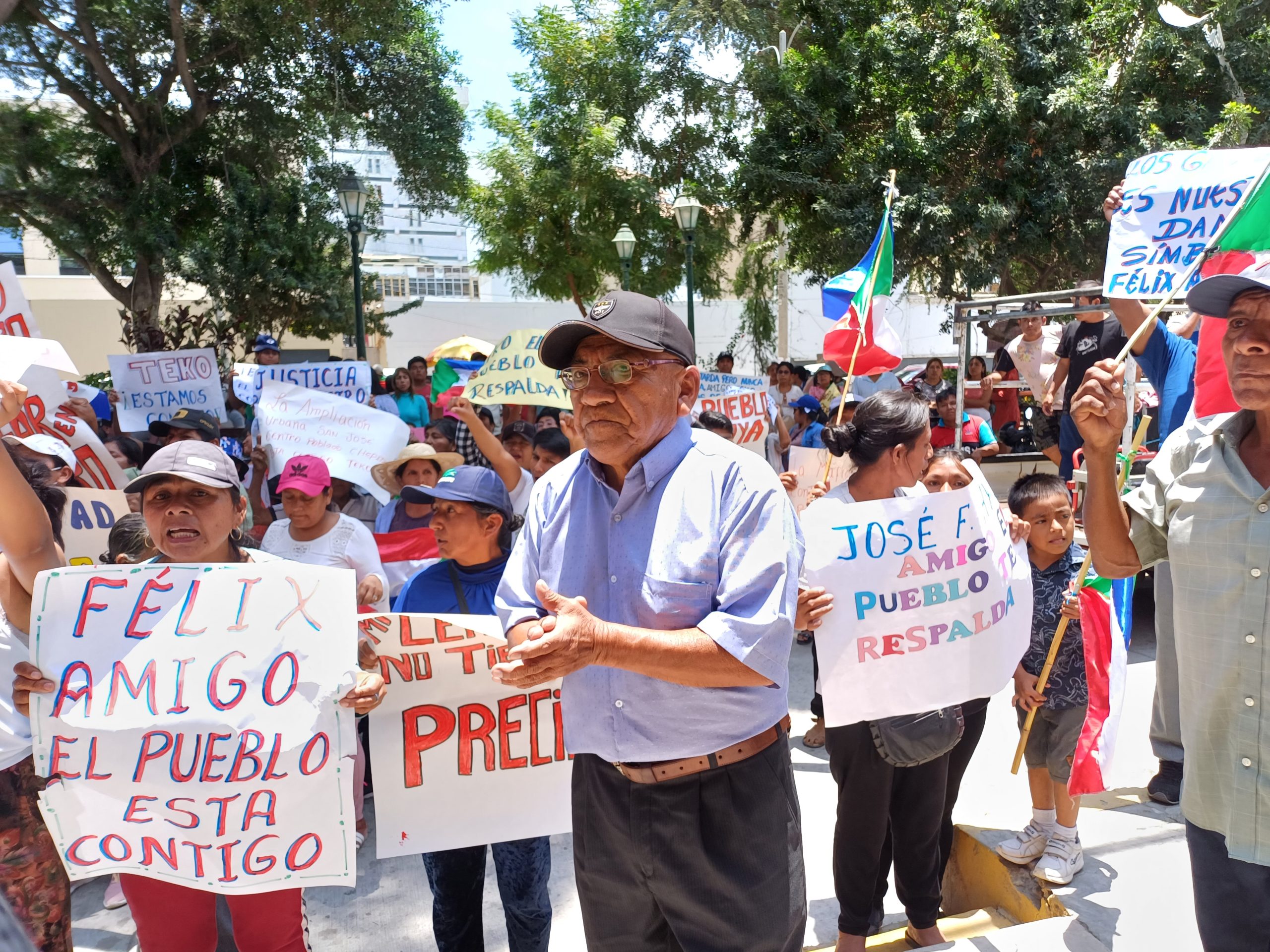 Grupo de pobladores de Bernal sale en defensa de alcalde prófugo condenado por corrupción