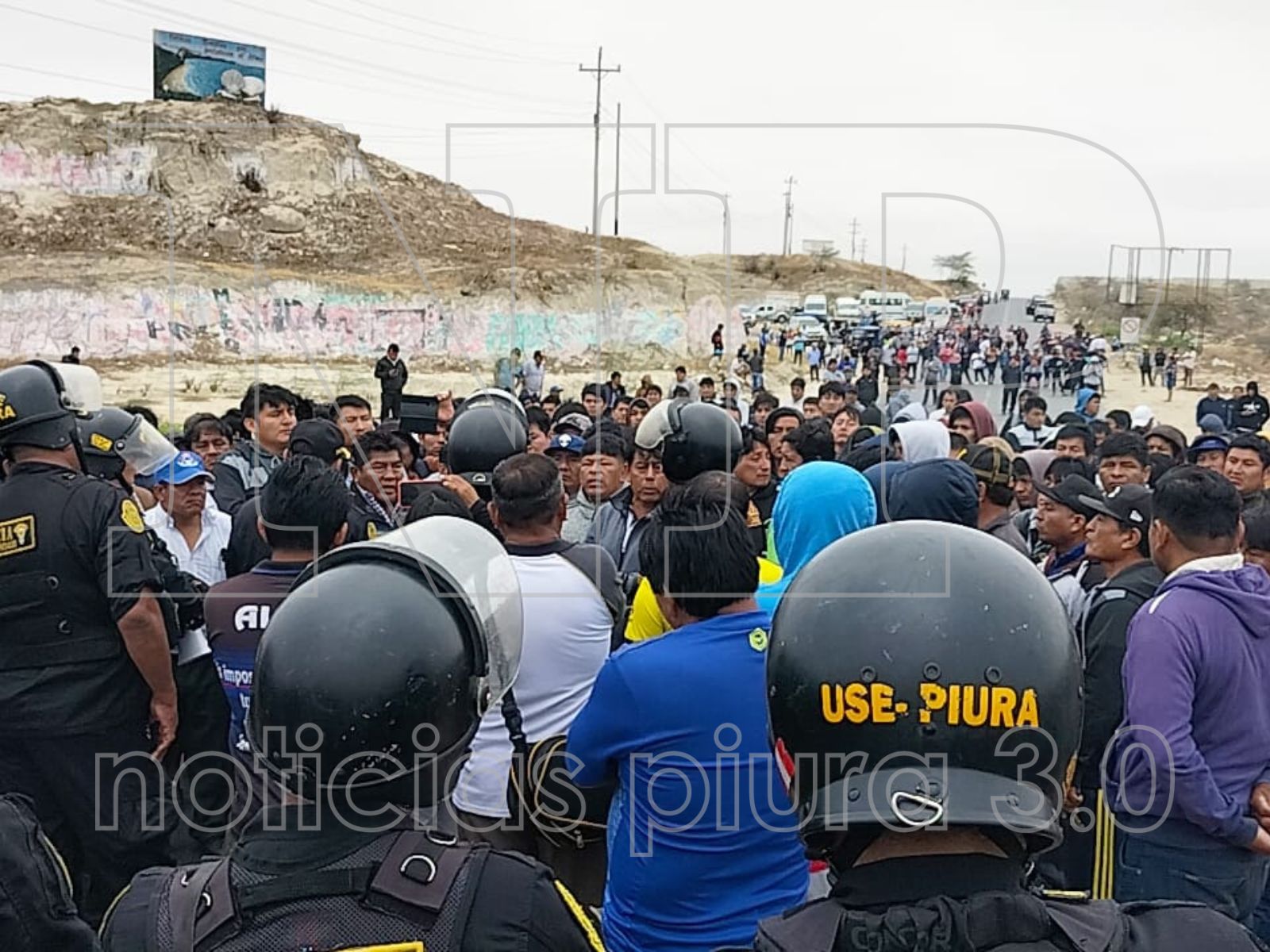 Sechura: Pescadores acatan paro y bloquean puente