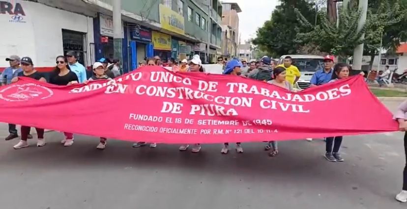 Piura: gremio de construcción civil marcha en demanda de aumento salarial