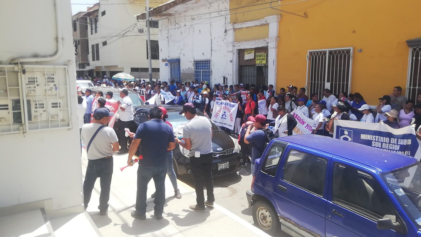 Piura: más de dos meses y trabajadores de Salud continúan en huelga indefinida