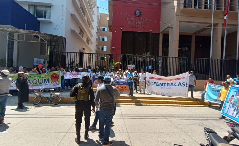 Piura: alrededor de 200 trabajadores CAS salieron a las calles a marchar