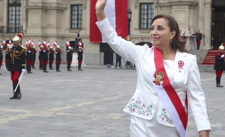 Dina Boluarte pide permiso para viajar a Europa y visitar al papa Francisco