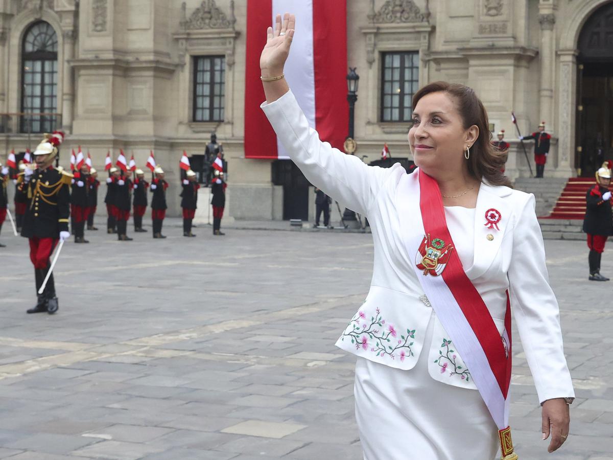 Dina Boluarte pide permiso para viajar a Europa y visitar al papa Francisco
