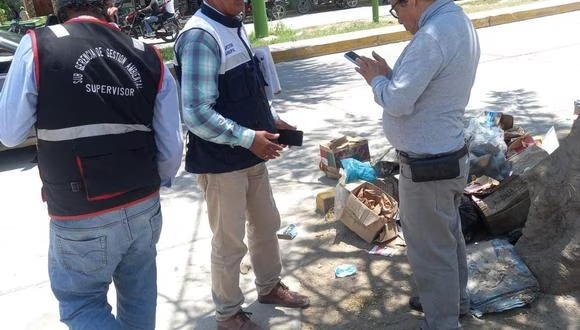 Piura: multan a Diresa por arrojar residuos fuera del horario establecido