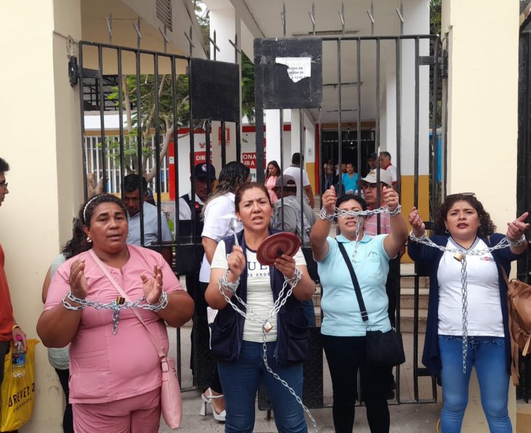 Trabajadores de salud recorren calles en su tercer día de huelga
