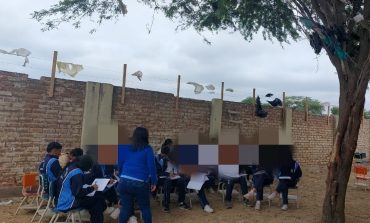 Piura: alumnos reciben clases bajo un árbol ante malas condiciones de aulas de contingencia