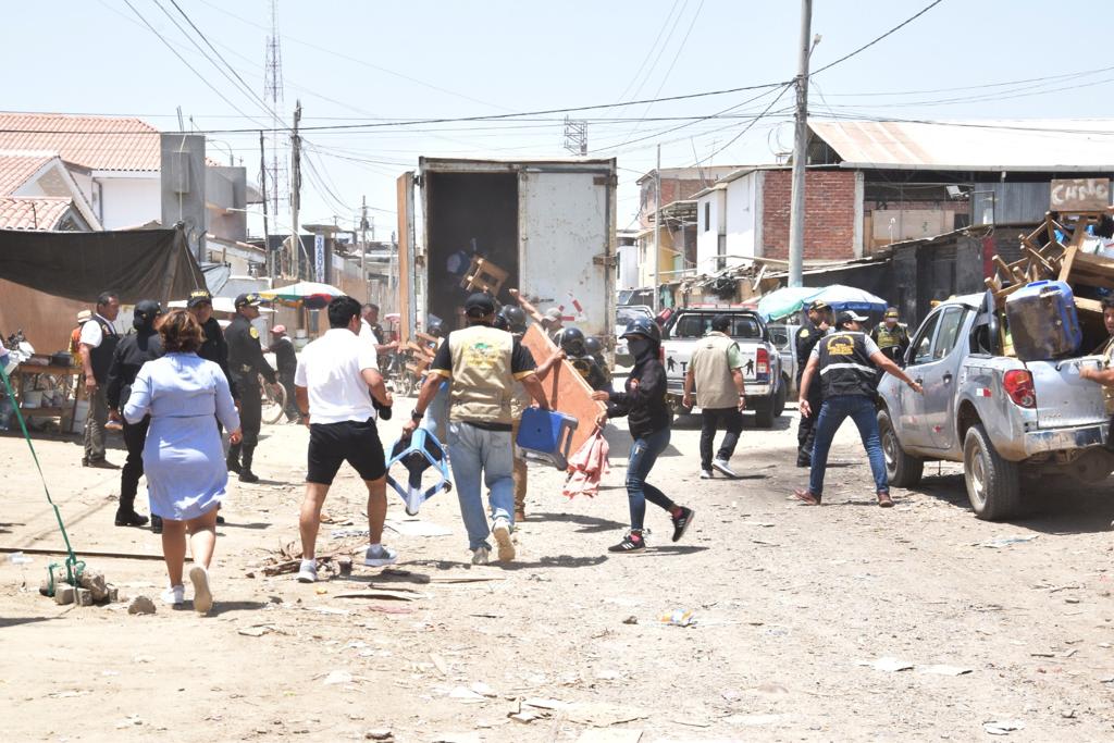 Realizan operativo en zona industrial de Piura contra ilegalidad en venta de comida y chicha