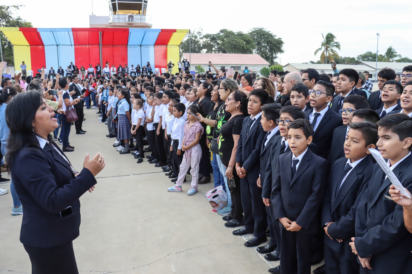 Piura: más de mil cuatrocientos voces cantaron al unísono conformando el coro más grande del país