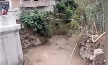 Huancabamba: caudal de la quebrada Longulo arrasa con puentes peatonales