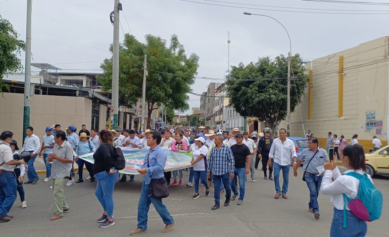 Piura: alrededor de 2 mil pobladores marcharon para exigir el reinicio de la obra del Peihap