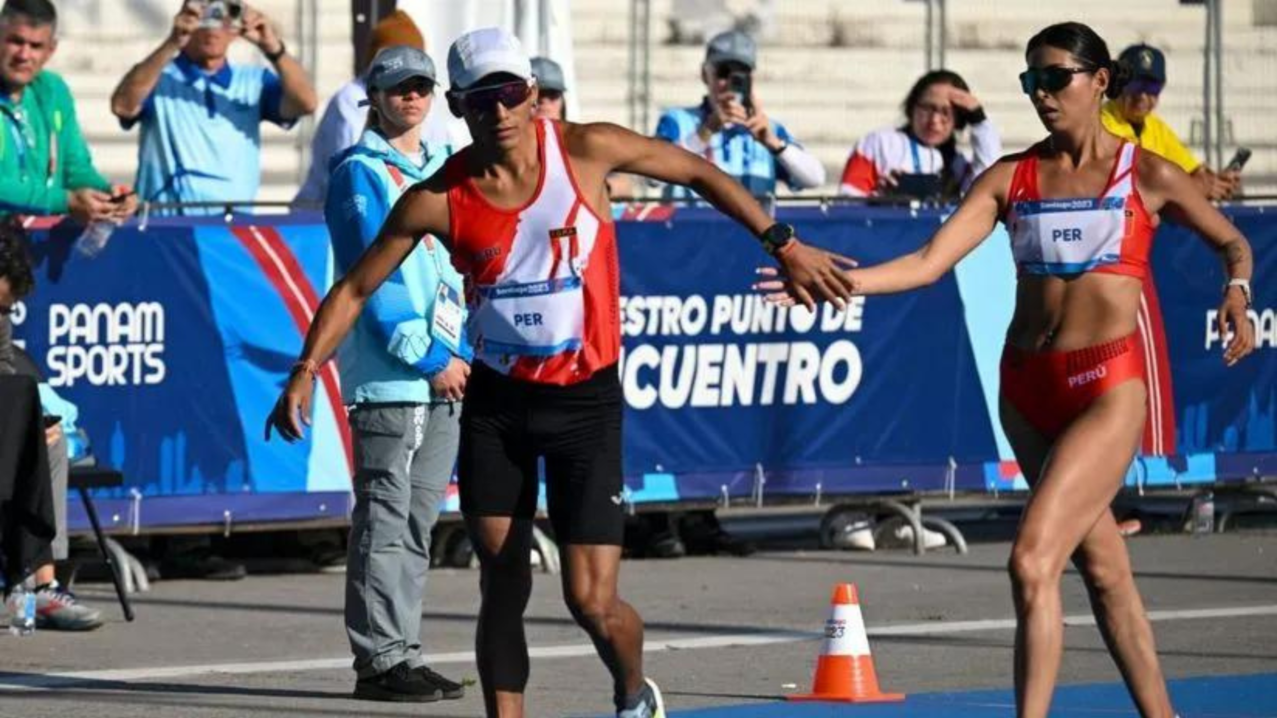 Kimberly García y César Rodríguez ganan medalla de plata en marcha de relevos