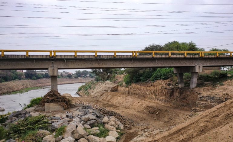 MTC realiza trabajos de prevención en puente de Sechura